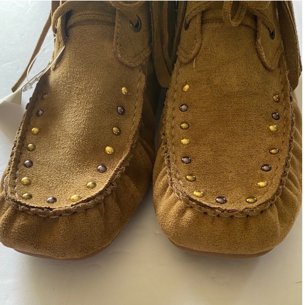 No Boundaries Womens Tan Faux Suede Fringe Studded Moccasin Booties Size 8 NEW - Picture 3 of 9